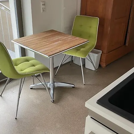 Panorama-wohnung In Mit Carport Und Bahn-bus-gratis Konus *